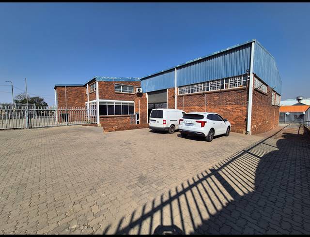 1,300M² WAREHOUSE FOR SALE IN KNIGHTS